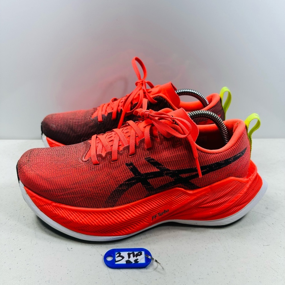 ASICS Men's Bright Red Athletic Running Shoes with Black Logo size 7 no insoles